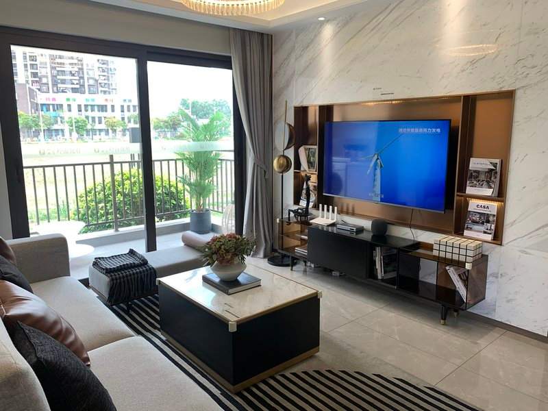 客厅壁纸选择指南材料与颜色搭配实用技巧解析