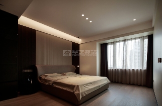 140㎡意式轻奢大平层:暖咖与木饰面的诗意融合,诠释无边界的舒适生活(图13) 140㎡意式轻奢大平层:暖咖与木饰面的诗意融合,诠释无边界的舒适生活(图13)