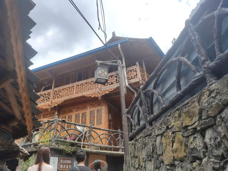 独栋别墅的定义与优缺点分析(图1) 独栋别墅的定义与优缺点分析