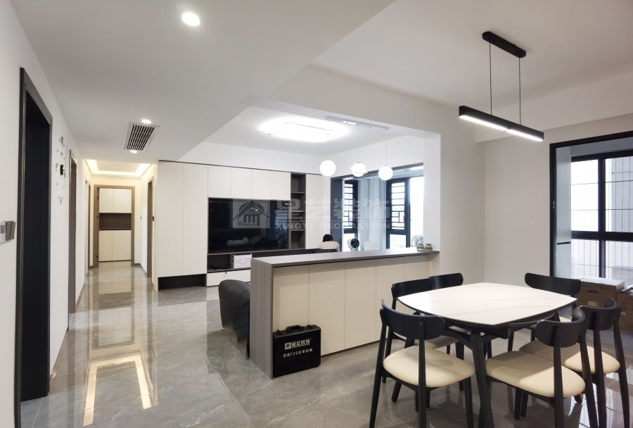 贺州康城一品135平四房现代风实景(图3)