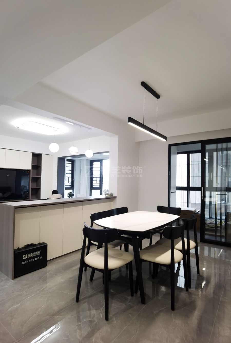 贺州康城一品135平四房现代风实景(图8)