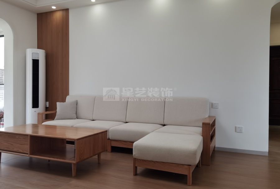 贺江幸福里13-03户型原木风实景(图1)