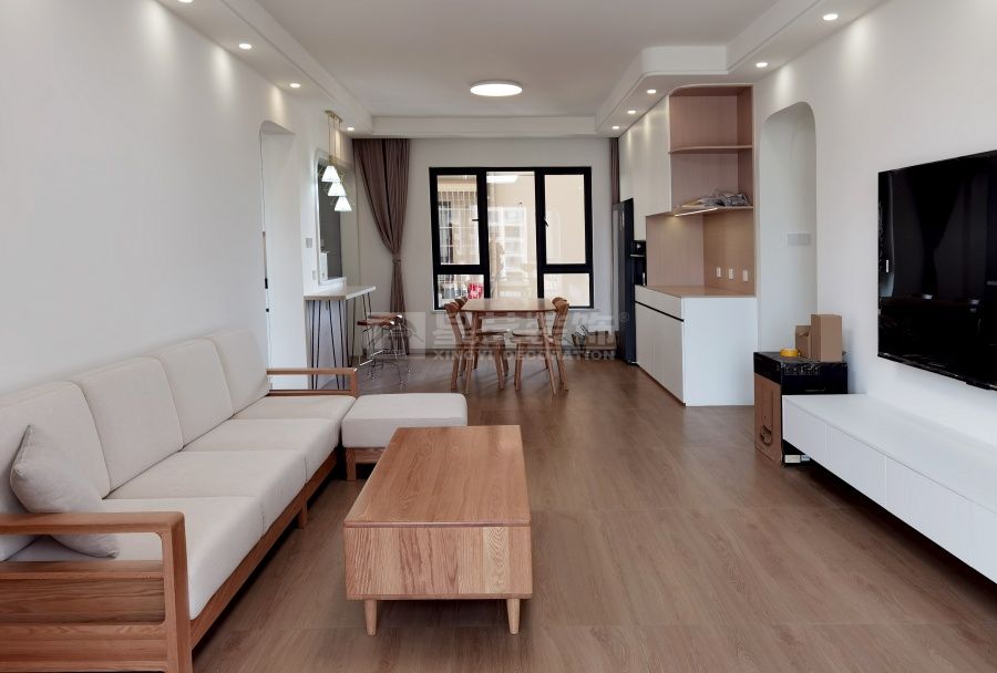 贺江幸福里13-03户型原木风实景(图2)