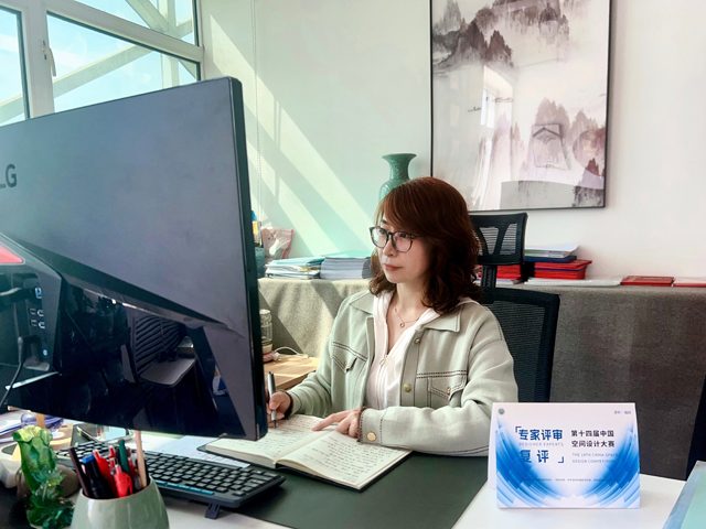 杨丽娜.jpg 杨丽娜.jpg