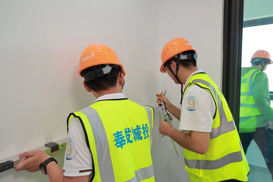 奉发集团职工技术技能大赛之装修质量检查验收比武活动(图2) 奉发集团职工技术技能大赛之装修质量检查验收比武活动