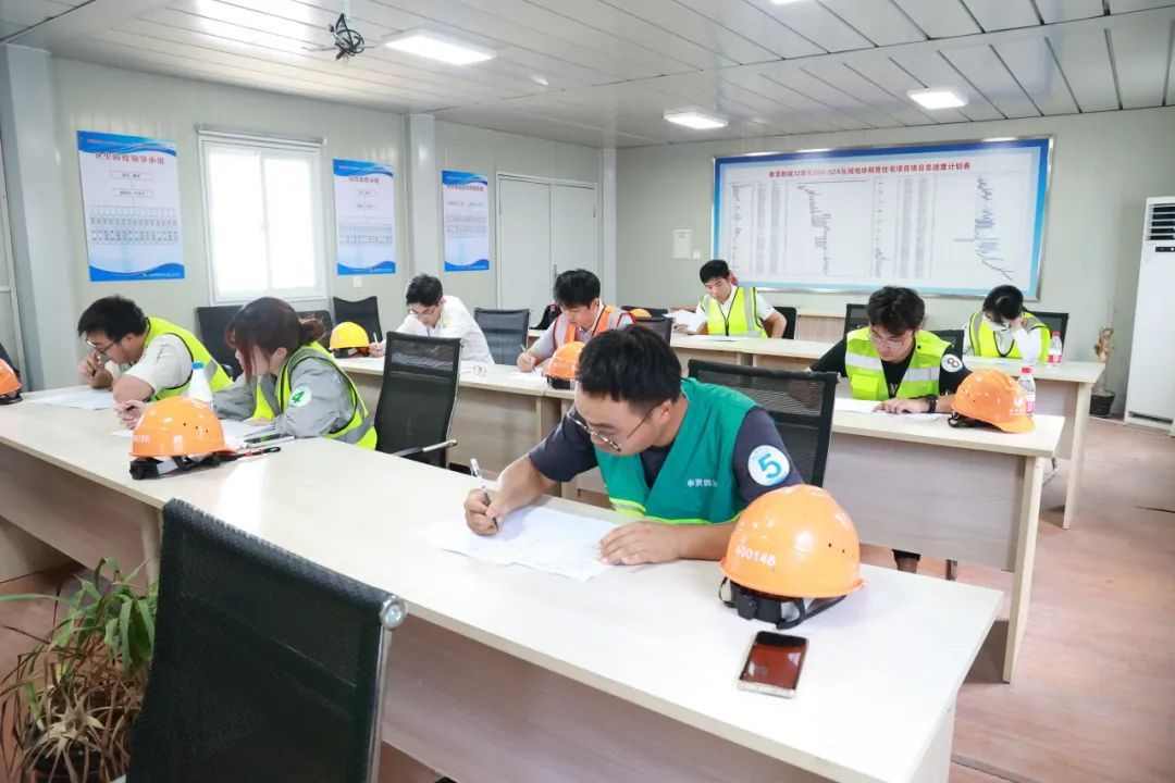 奉发集团职工技术技能大赛之装修质量检查验收比武活动(图8) 奉发集团职工技术技能大赛之装修质量检查验收比武活动