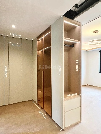 家里这5种衣帽间设计，竟然让收纳空间翻了一倍(图1)