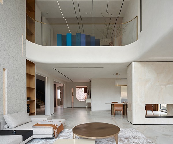 800㎡别墅竟藏40㎡梦幻衣帽间，推开隐形门后我惊呆了